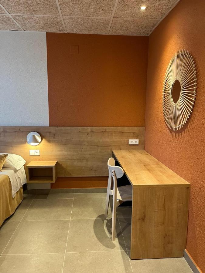 Hostal Barris 帕尔斯 外观 照片